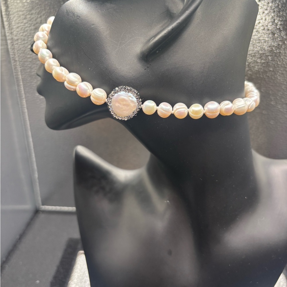 Elegant Pearl Necklace with Silver Accents